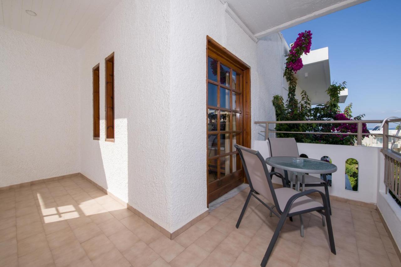 Varouxakis Hotel Platanias  Exterior photo